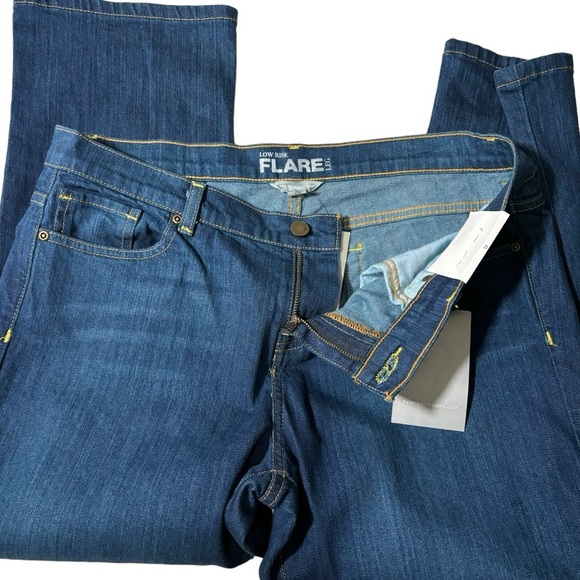 New York & Company The Crop Flare Leg Jean Low Rise Stretch Women's Size 12 - Picture 6 of 12